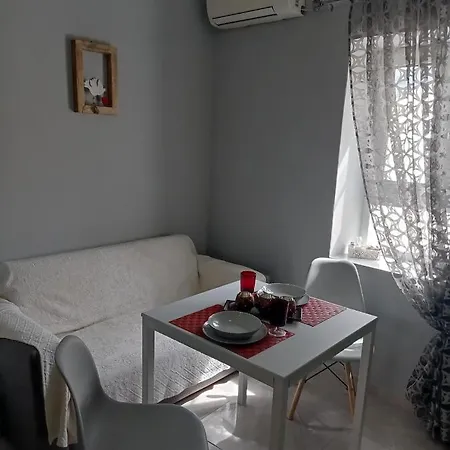 Hébergement de vacances Moshovia Studio στο κέντρο και ήσυχα Karpathos