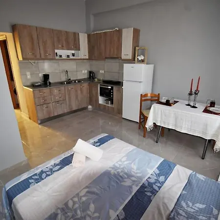 Moshovia Studio στο κέντρο και ήσυχα Hébergement de vacances Karpathos