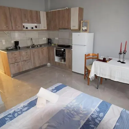 Moshovia Studio στο κέντρο και ήσυχα * Karpathos