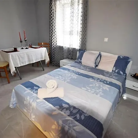 Moshovia Studio στο κέντρο και ήσυχα * Karpathos